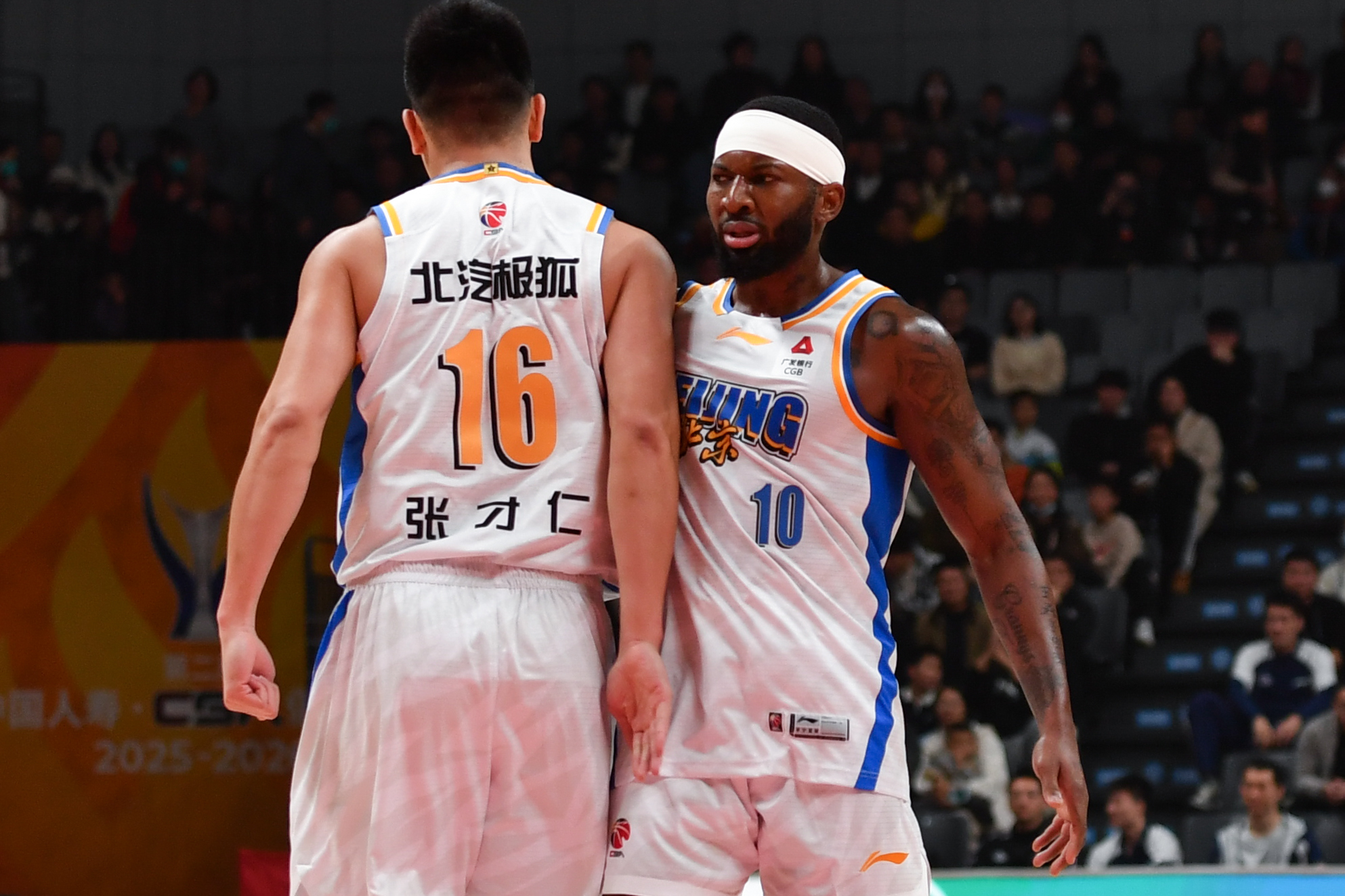 今晚北京国安远射贴柱深圳男篮强势反弹备战足总杯，现场解说直呼：今夜新奥尔良鹈鹕备战意大利杯 